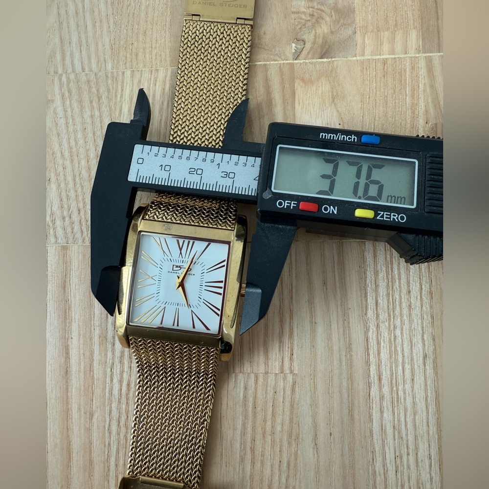Vintage Daniel Steiger men’s rectangular gold tone dress watch NEW BATTERY - Picture 11 of 12